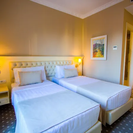 Lot Boutique By And Preference 5*