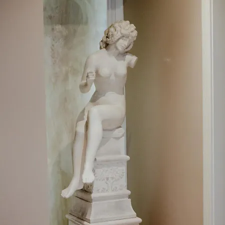 Lot Boutique By And Preference 5*